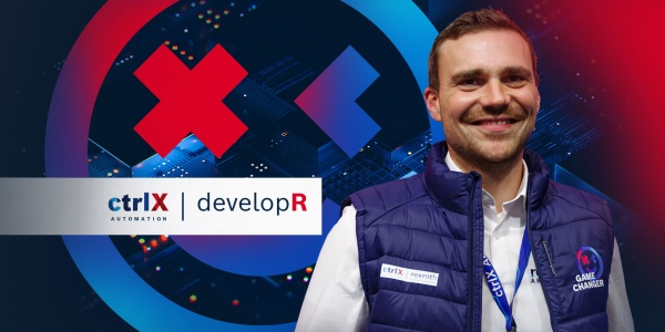 Portret ctrlX developR na kolorowym tle z napisem "ctrlX AUTOMATION Smiley".