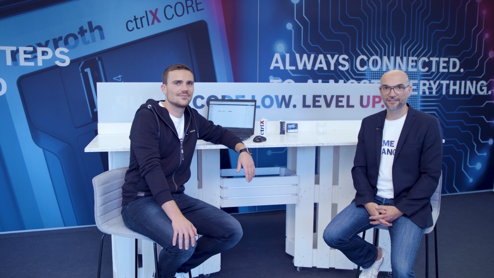 Host Christian Zentraf and his guest Johannes Albrecht sit at a table and talk about standardized interfaces, such as the REST interface, of the automation solution ctrlX AUTOMATION