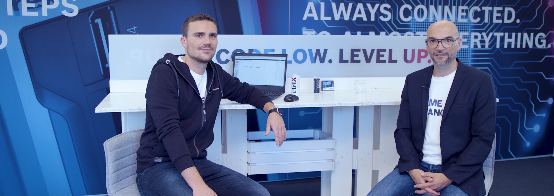Host Christian Zentraf and his guest Johannes Albrecht sit at a table and talk about standardized interfaces, such as the REST interface, of the automation solution ctrlX AUTOMATION