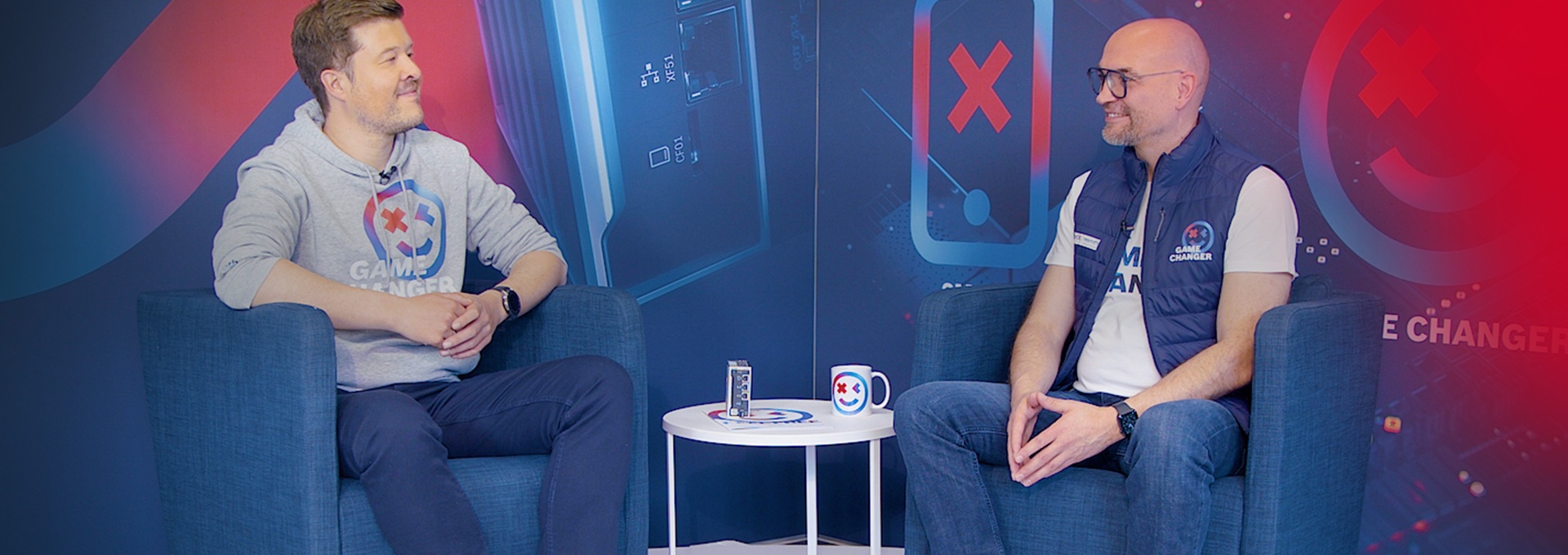 Gospodarz Christian Zentraf i jego gość Michael Langfinger rozmawiają o bezpieczeństwie i dlaczego ctrlX AUTOMATION jest odpornym systemem.