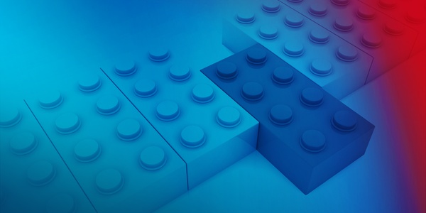 Klocki Lego ustawione w rzędzie. Jeden z nich ma inny kolor i wyróżnia się.