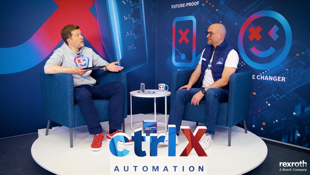 Gospodarz Christian Zentraf i jego gość Michael Langfinger rozmawiają o bezpieczeństwie i dlaczego ctrlX AUTOMATION jest odpornym systemem.