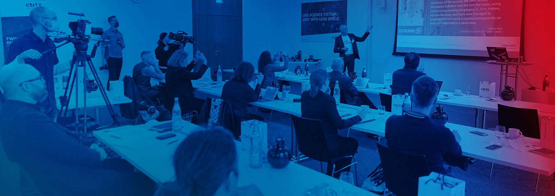 Uczestnicy konferencji prasowej ctrlX AUTOMATION 2021 w Lohr am Main
