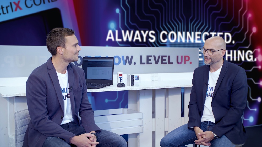 Host Christian Zentraf and his guest Johannes Albrecht sit at a table and talk about the ctrlX Data Layer, the central neve system of the automation solution ctrlX AUTOMATION