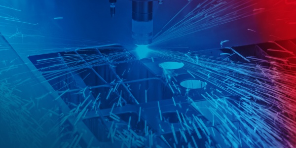 Maszyny do obróbki materiałów tną blachę za pomocą lasera.