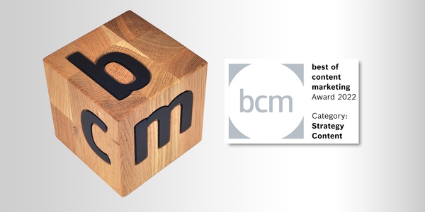 Wooden cube with the inscription bmc (best of content marketing Award 2022)