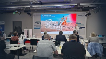 View to the stage where Steffen Winkler moderate the conference