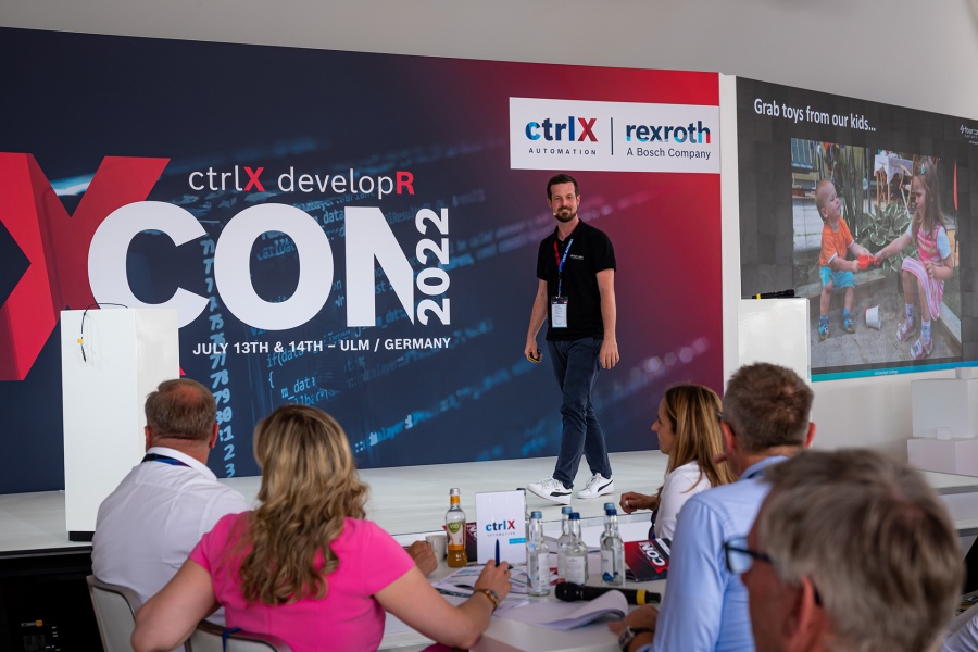 A Challenge participant presents his results to the expert jury