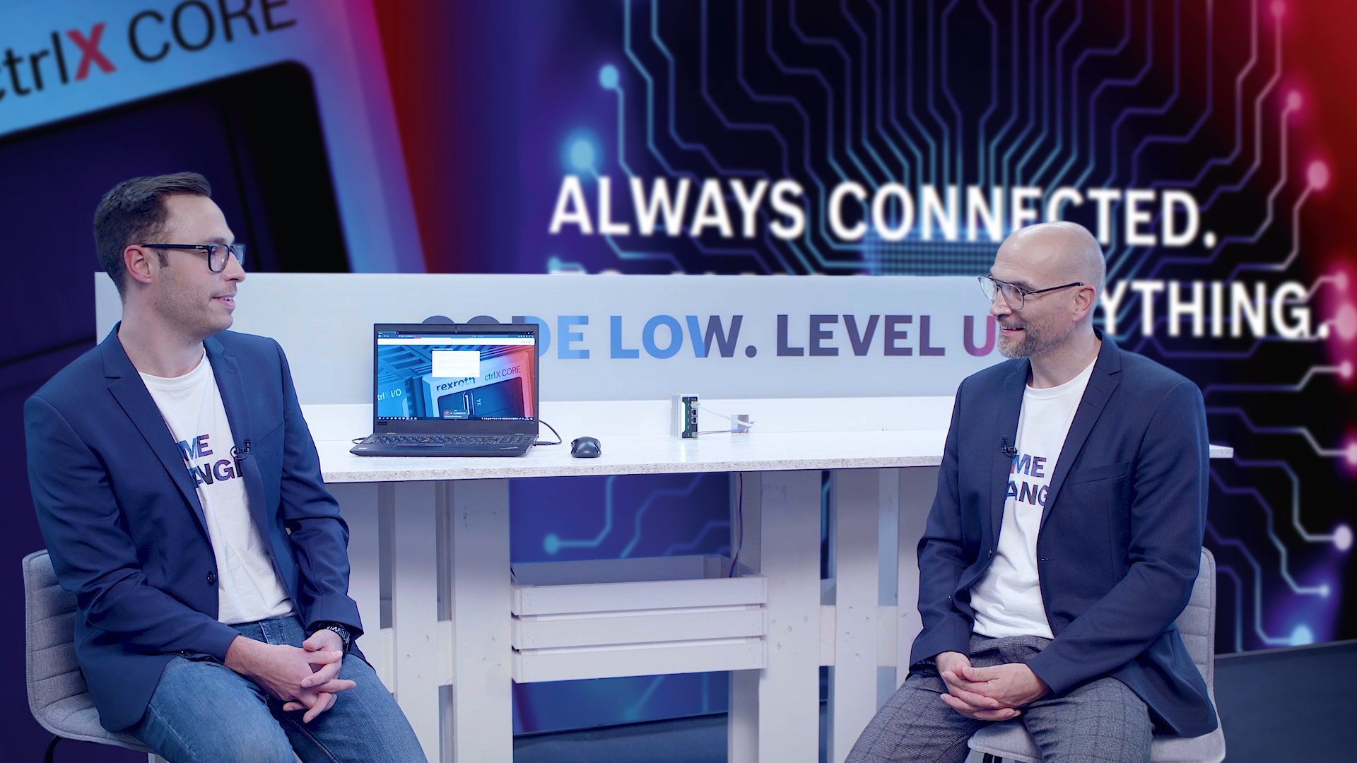 Host Christian Zentraf and his guest Alexander Breitenbach sit at the same table and talk about the holistic safety concept of the automation solution ctrlX AUTOMATION